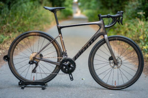 Giant Defy Advanced 1 105 DI2 Disc Aero Carbon Road Bike Size ML Carbon Wheels