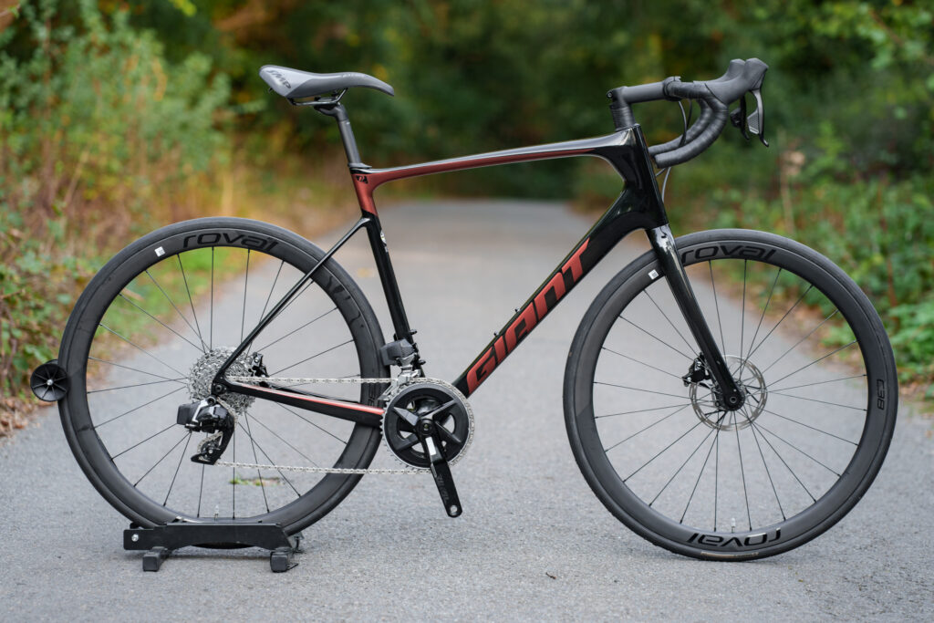 Giant Defy Advanced 0 Rival eTap AXS Endurance Carbon Bike Large Carbon Wheels