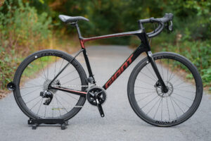 Giant Defy Advanced 0 Rival eTap AXS Endurance Carbon Bike Large Carbon Wheels